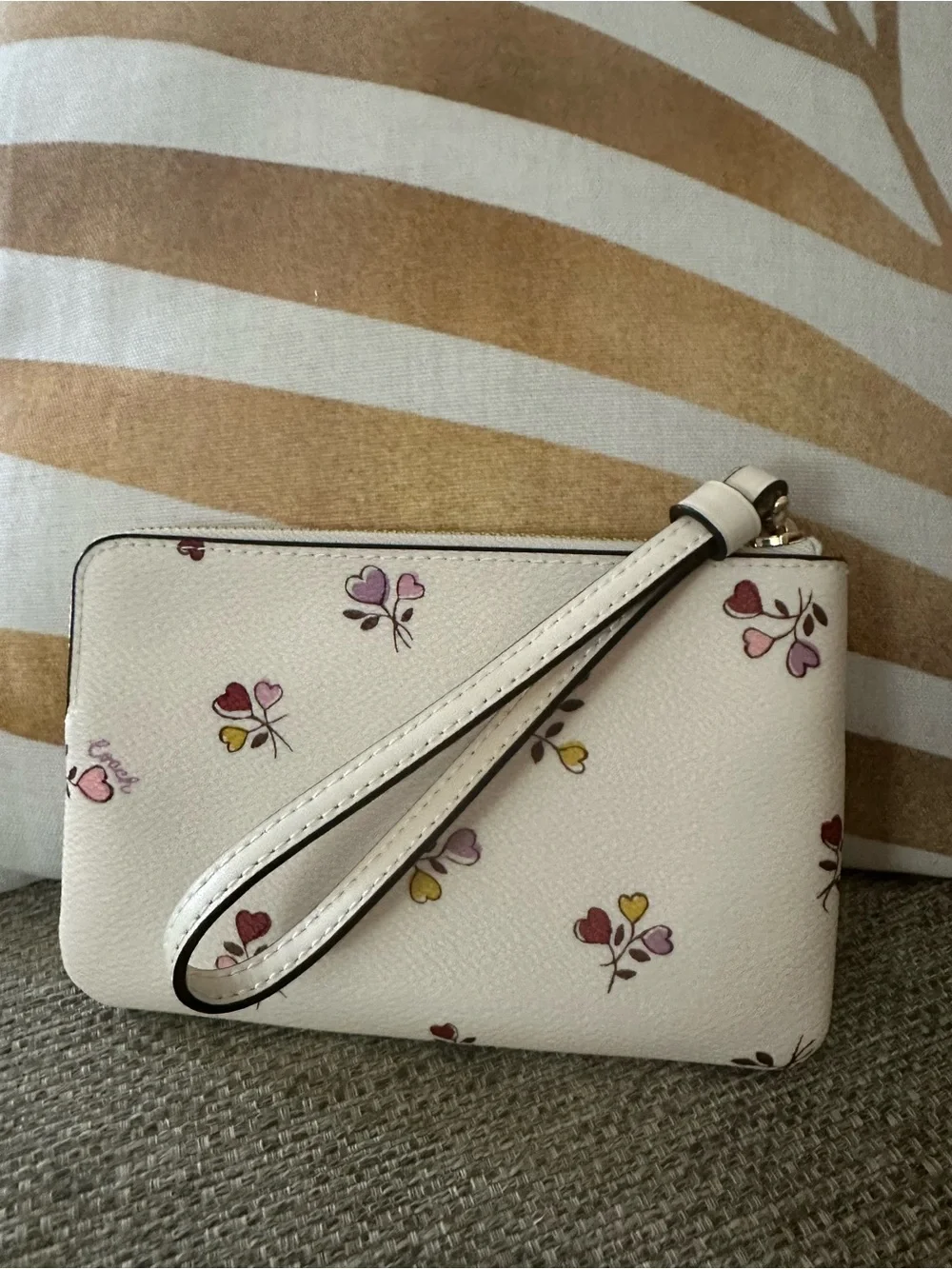 COACH Corner Zip Heart Print Chalk Leather Wristlet with  Floral Accents NWT
